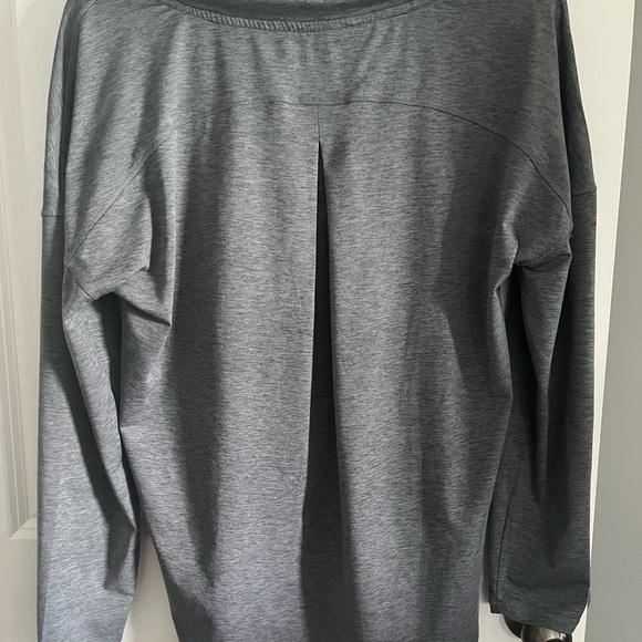 Apana loose turtleneck pullover, athletic top. - Picture 8 of 11